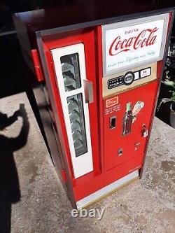 Vintage Coca-Cola Cavalier CS-64-C Coke Machine. Working. ICE COLD