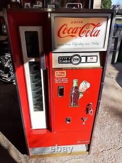 Vintage Coca-Cola Cavalier CS-64-C Coke Machine. Working. ICE COLD