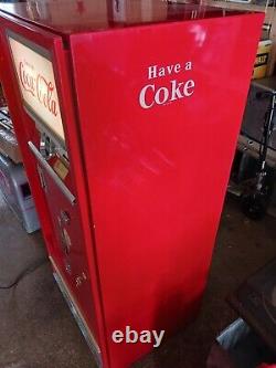 Vintage Coca-Cola Cavalier CSS-64FS Coke Machine. Working. ICE COLD