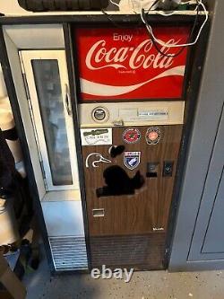 Vintage Coca Cola Coke Vendo 70's Vending Machine. Cans only