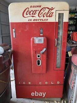 Vintage Coca Cola Machine