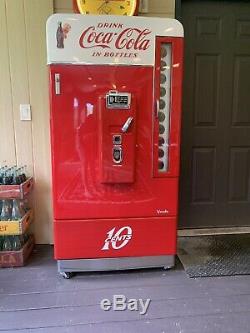 Vintage Coca Cola Machine