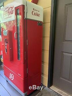 Vintage Coca Cola Machine