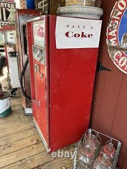 Vintage Coca-Cola Machine 1960 1961 Cavalier Bottle Machine