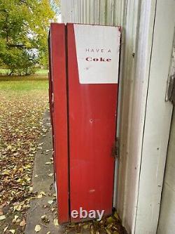 Vintage Coca-Cola Machine (Model CS-96) Cavalier (NOT WORKING) SEE VIDEO