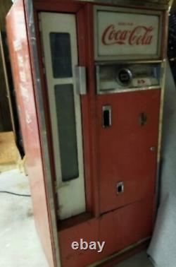 Vintage Coca Cola Soda Machine