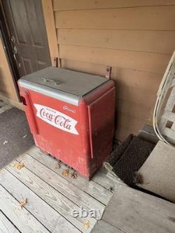Vintage Coca-Cola Vending Machine Glasco