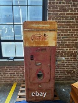 Vintage Coca Cola Vending Machine Vendorlator Model 139 Unrestored