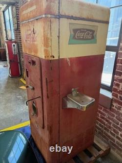 Vintage Coca Cola Vending Machine Vendorlator Model 139 Unrestored