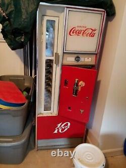 Vintage Coca Cola (cavalier Coke) Machine