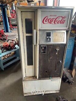 Vintage Coke Bottle / Can Vending Machine Cavalier USS-8-64 with Key 100% working