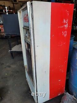 Vintage Coke Bottle / Can Vending Machine Cavalier USS-8-64 with Key 100% working