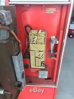 Vintage Coke Coca Cola Cavalier CSS-64 CSS-96G Soda Vending Machine with Key