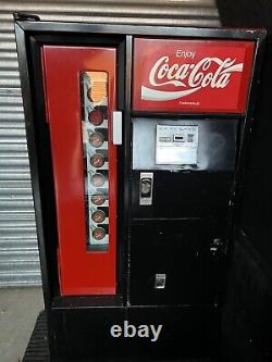 Vintage Coke Machine Cavalier USS-8-64 with Key and Coin Mechanisms. Works Good