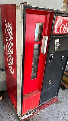 Vintage Coke Vending Machine Cavalier USS-8-64 with Key