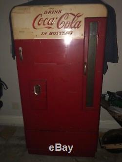 Vintage Collectible Vendo Model E110 Coke Machine