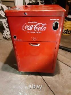 Vintage Original Late 1940s-1950s Original Vendo 10cent CocaCola Vending Machine