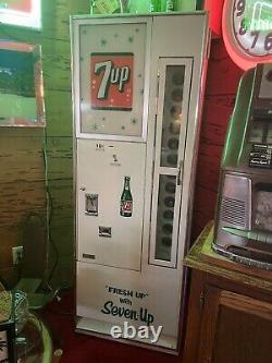 Vintage Retro Mod 7 Up Bottle Advertising 10 Cent Soda Vending Machine