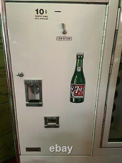 Vintage Retro Mod 7 Up Bottle Advertising 10 Cent Soda Vending Machine