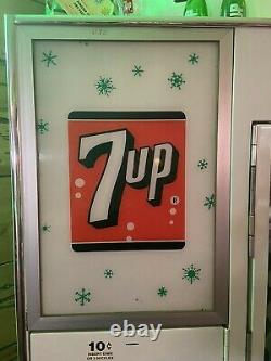 Vintage Retro Mod 7 Up Bottle Advertising 10 Cent Soda Vending Machine