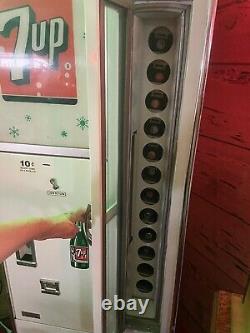 Vintage Retro Mod 7 Up Bottle Advertising 10 Cent Soda Vending Machine