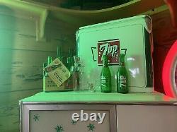 Vintage Retro Mod 7 Up Bottle Advertising 10 Cent Soda Vending Machine