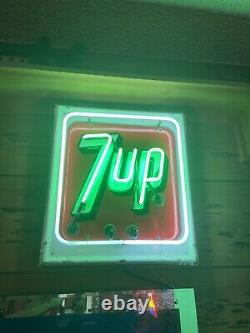 Vintage Retro Mod 7 Up Bottle Advertising 10 Cent Soda Vending Machine