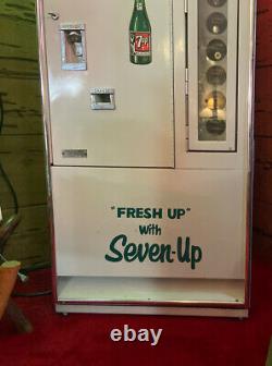 Vintage Retro Mod 7 Up Bottle Advertising 10 Cent Soda Vending Machine