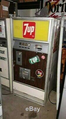 Vintage Selectivend soda vending machine Canada Dry