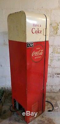 Vintage Unrestored VMC44 Coke Machine, Gets Cold! +BONUS original bottles