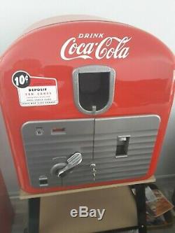 Vintage VMC Vendorlator 27 Coke Machine Table Top