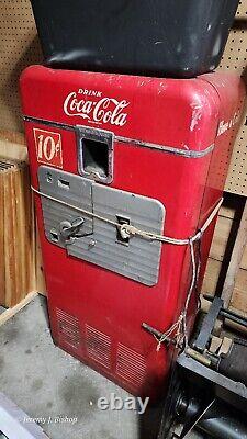 Vintage Vendo Coke Machine Model 27A Works