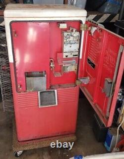 Vintage Westinghouse WC42T Coca-Cola Coke Vending Machine with Keys