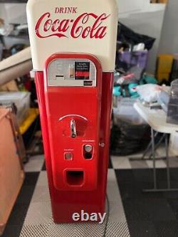 Wurlitzer COCA-COLA Soda Vending Machine W64 -great working condition