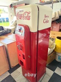 Wurlitzer COCA-COLA Soda Vending Machine W64 -great working condition