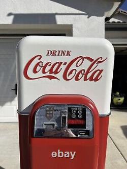 Wurlitzer Replica of the Vendo 44 Coca Cola Vending Machine