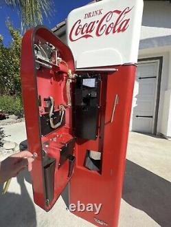 Wurlitzer Replica of the Vendo 44 Coca Cola Vending Machine